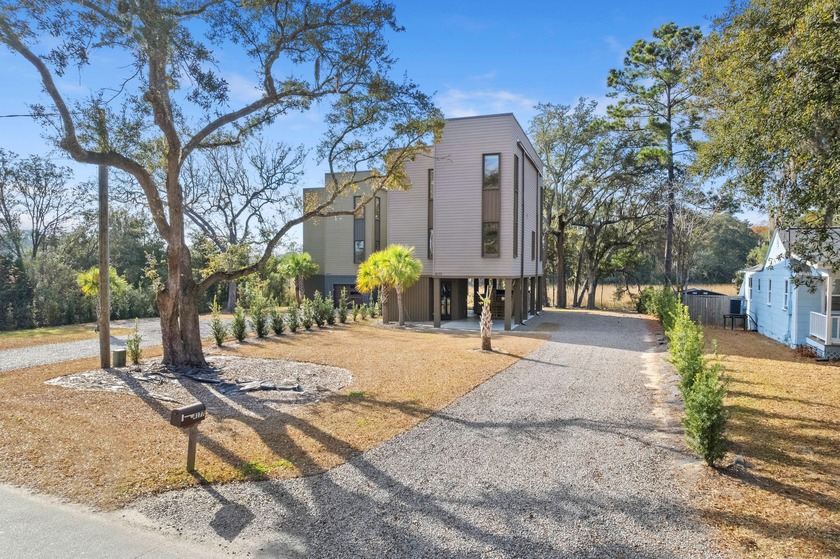RARE WATER AND MARSH VIEWS, which is steps to Park Circle! - Beach Home for sale in North Charleston, South Carolina on Beachhouse.com