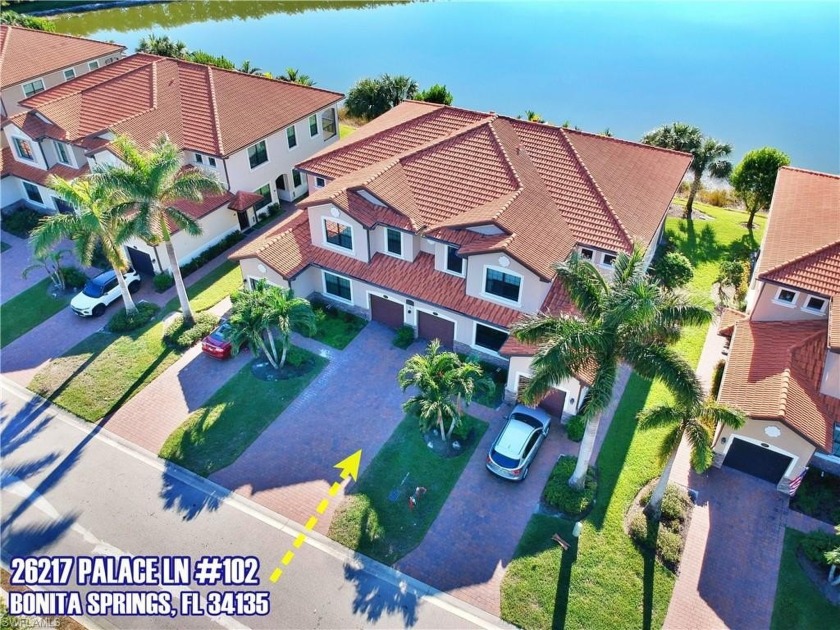 Beautiful ready-to-move-into Bonita Springs lakefront carriage - Beach Home for sale in Bonita Springs, Florida on Beachhouse.com