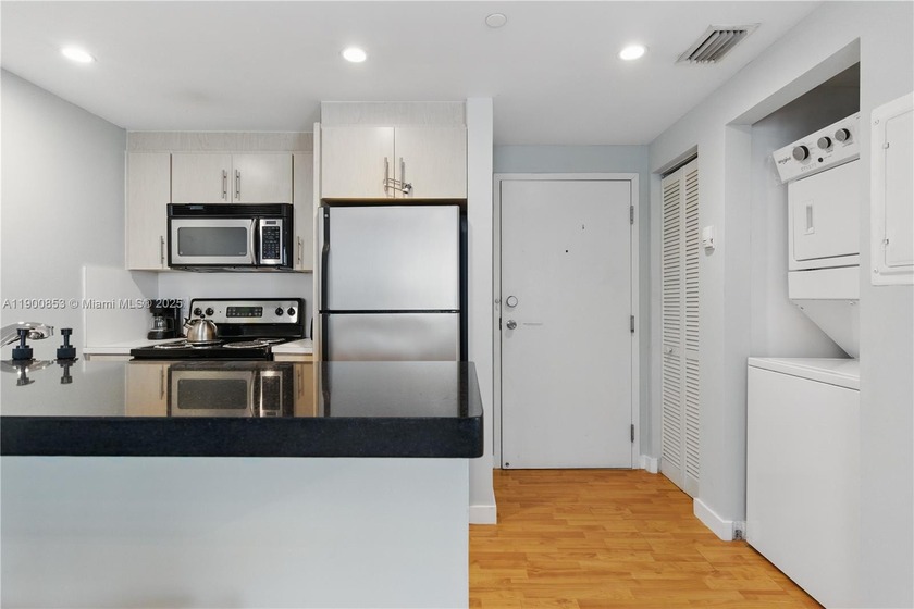 Excellent opportunity to own this short-term rental property - Beach Condo for sale in Miami Beach, Florida on Beachhouse.com