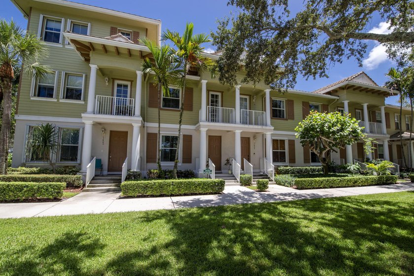 VERY RARE* opportunity to own a 2-bedroom, 2-bathroom townhouse - Beach Townhome/Townhouse for sale in Jupiter, Florida on Beachhouse.com