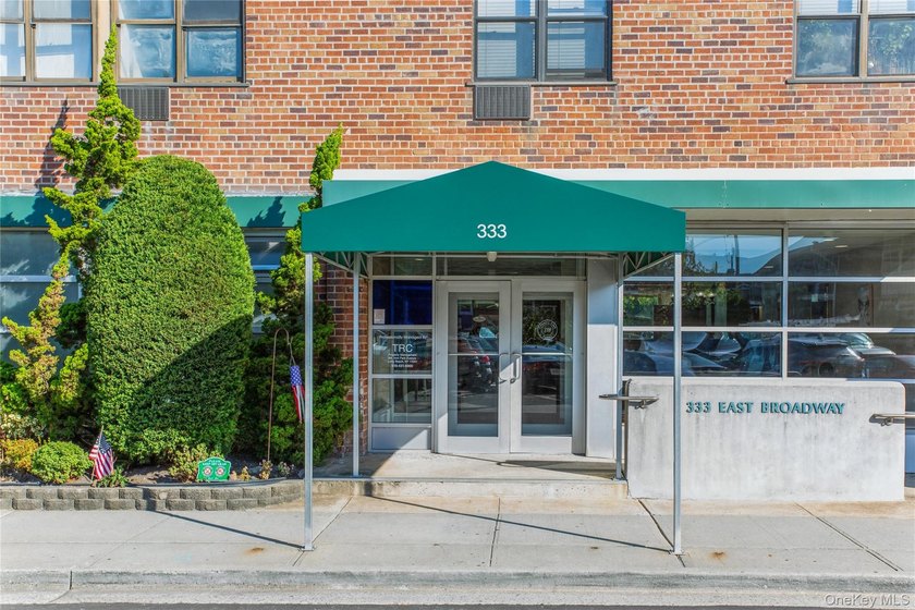 Welcome to the City by the Sea! This spacious Junior 4 - Beach Home for sale in Long Beach, New York on Beachhouse.com