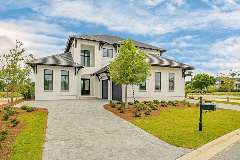 Located within the elevated Regatta Bay Golf & Yacht Club, this - Beach Home for sale in Destin, Florida on Beachhouse.com