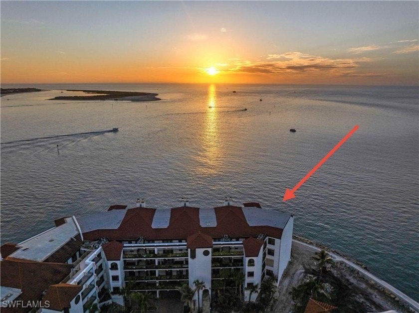 Welcome to Paradise! This magnificent top-floor corner unit in - Beach Condo for sale in Naples, Florida on Beachhouse.com