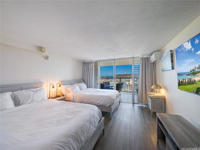 Live where the world vacations at Island Colony in the heart of - Beach Condo for sale in Honolulu, Hawaii on Beachhouse.com