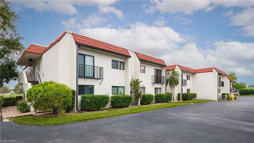 Welcome to this cozy updated 2-bedroom, 2-bathroom condo located - Beach Condo for sale in North Fort Myers, Florida on Beachhouse.com