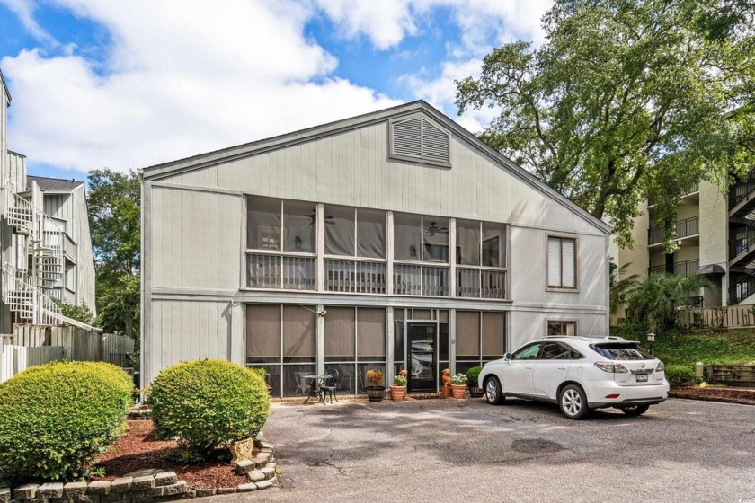 **NEW LVT FLOORING AND FRESH PAINT!**   Experience the perfect - Beach Condo for sale in Myrtle Beach, South Carolina on Beachhouse.com