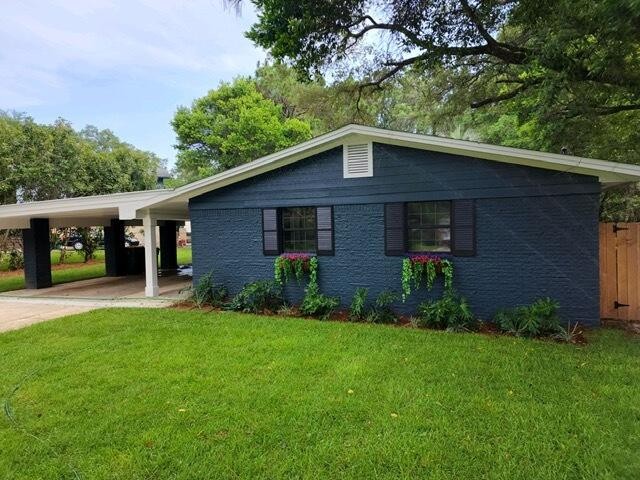 Completely renovated inside and out! This gorgeous, 4 bedroom/3 - Beach Home for sale in Fort Walton Beach, Florida on Beachhouse.com