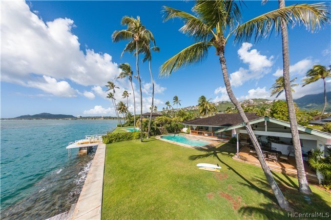 Rarely available and ready for your personal touch! This - Beach Home for sale in Honolulu, Hawaii on Beachhouse.com