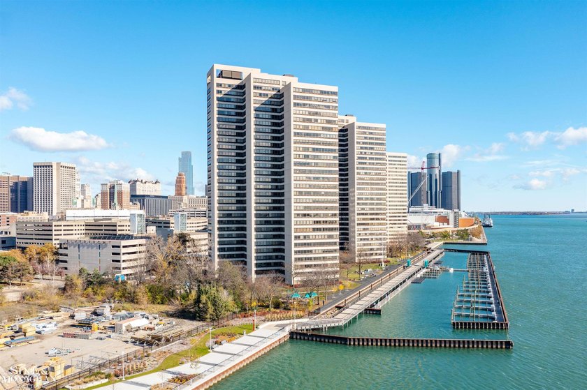 This unit boasts the absolute BEST view in the entire complex! - Beach Condo for sale in Detroit, Michigan on Beachhouse.com