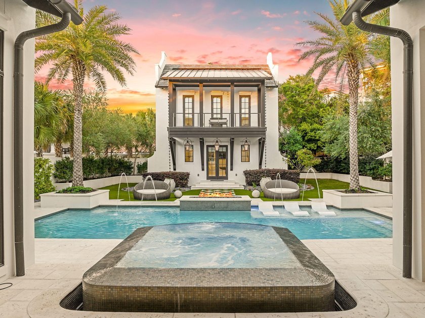Pristine architectural design resembling the courtyard homes of - Beach Home for sale in Destin, Florida on Beachhouse.com