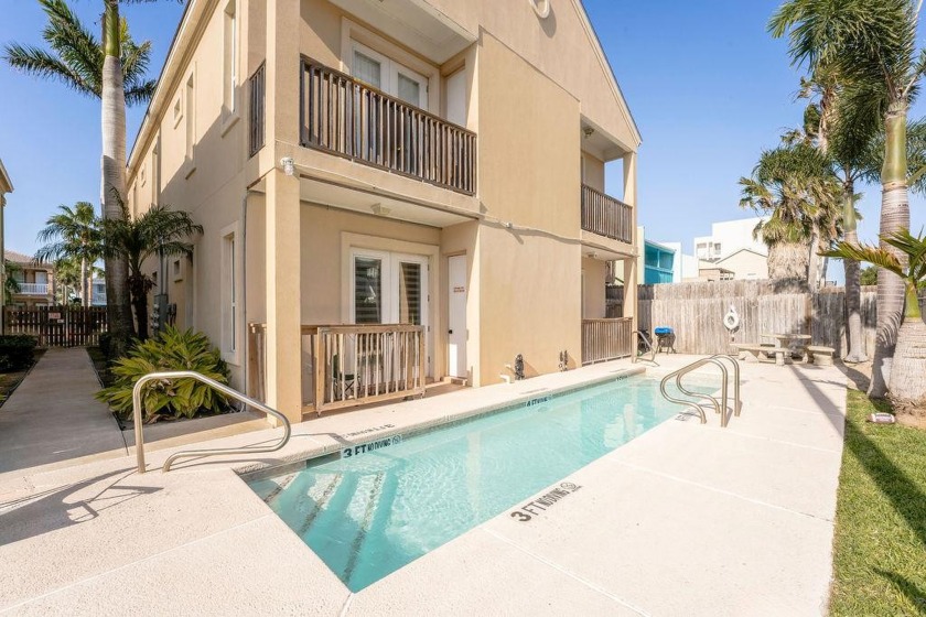 Well appointed 2B/2B unit with an impressive rental income - Beach Condo for sale in South Padre Island, Texas on Beachhouse.com