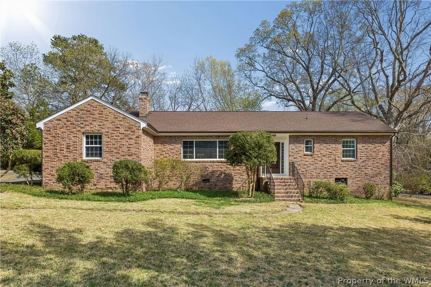 Set on nearly an acre (.92 acre) in the quiet neighborhood of - Beach Home for sale in Williamsburg, Virginia on Beachhouse.com