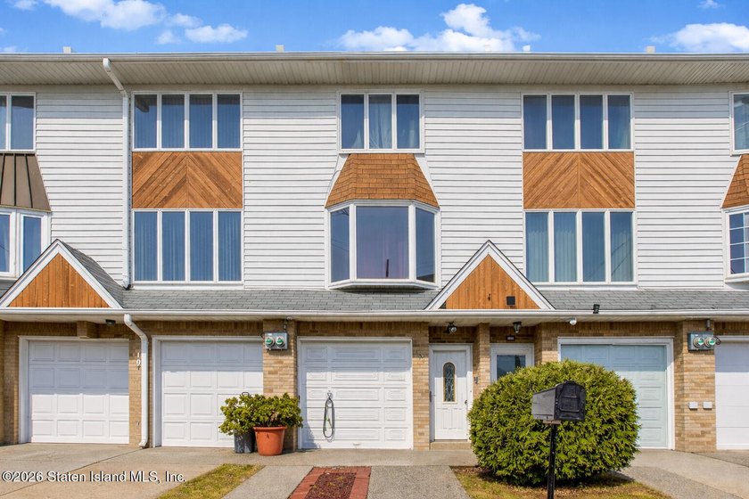 Welcome to 107 Hempstead Avenue! This well-maintained 2-bedroom - Beach Home for sale in Staten Island, New York on Beachhouse.com