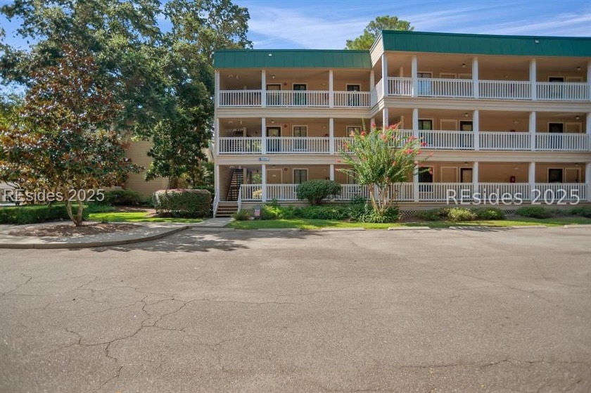 WHAT A COASTAL CUTIE!!  Don't miss out on one of the nicest 1 - Beach Condo for sale in Hilton Head Island, South Carolina on Beachhouse.com
