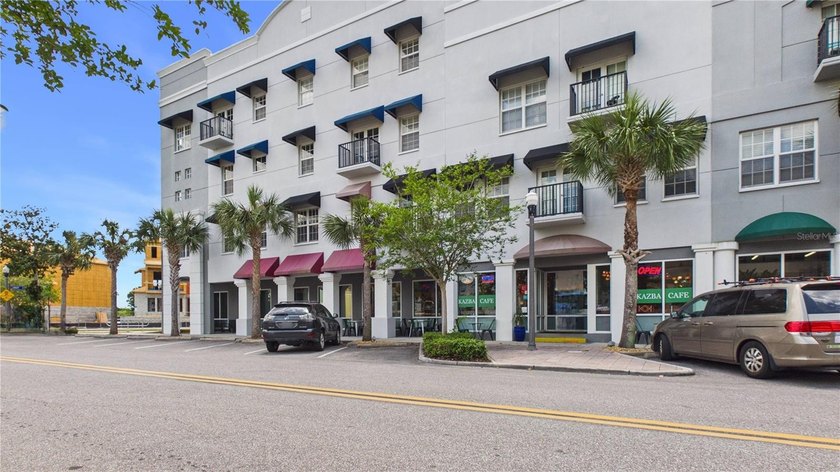 Top-floor. Two true en-suite bedrooms. Downtown Oldsmar at your - Beach Condo for sale in Oldsmar, Florida on Beachhouse.com