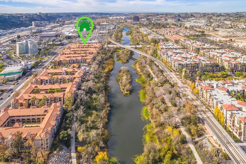 Resort style living in the heart of Mission Valley. Light and - Beach Condo for sale in San Diego, California on Beachhouse.com