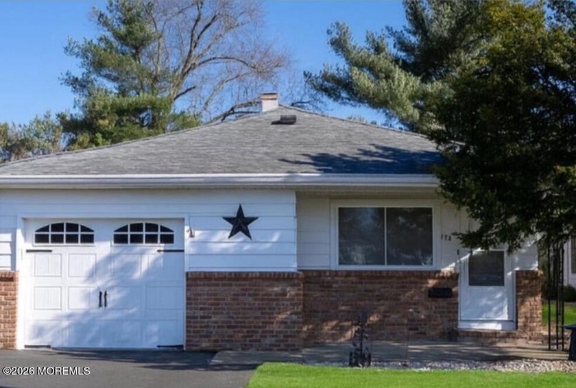 Come home to your park like setting watch the ducks go down - Beach Home for sale in Toms River, New Jersey on Beachhouse.com