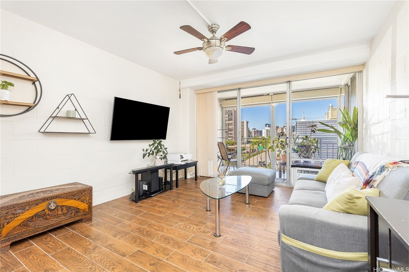 Welcome to Town House unit #211, located in the heart of Makiki - Beach Condo for sale in Honolulu, Hawaii on Beachhouse.com