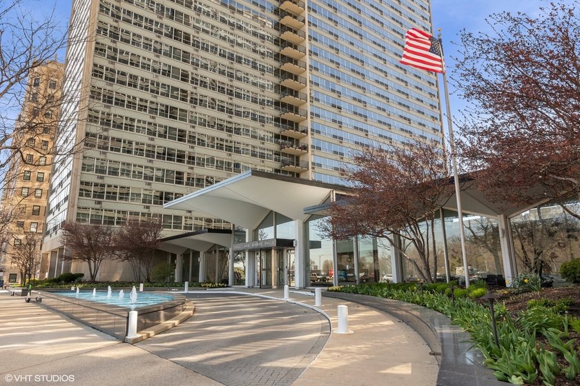 Welcome to 3550 N. Lake Shore Drive, a classic Mid-Century - Beach Condo for sale in Chicago, Illinois on Beachhouse.com