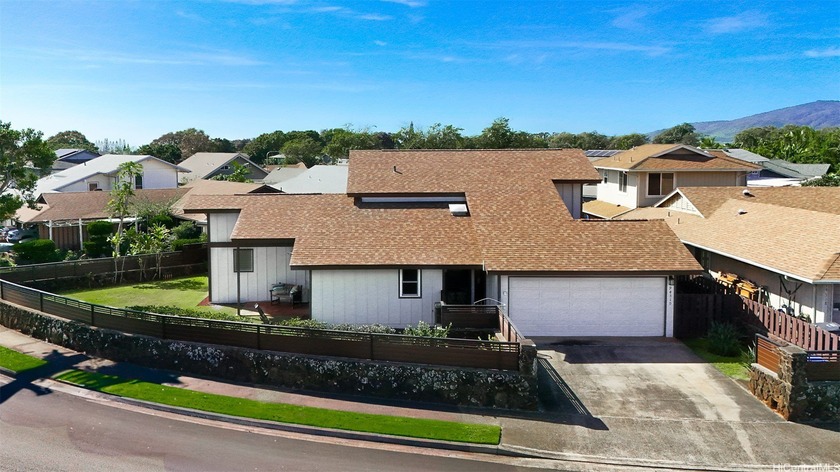 Welcome to this well designed & lovingly cared for home. This - Beach Home for sale in Mililani, Hawaii on Beachhouse.com