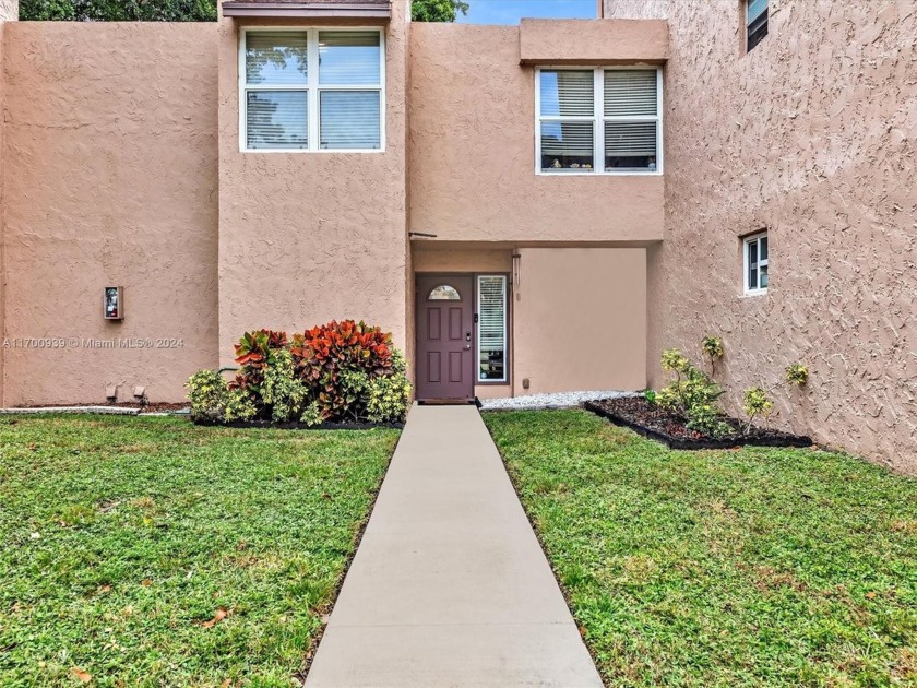 Spectacular 3/2.5 Townhome in prestigious community Pine Island - Beach Townhome/Townhouse for sale in Davie, Florida on Beachhouse.com