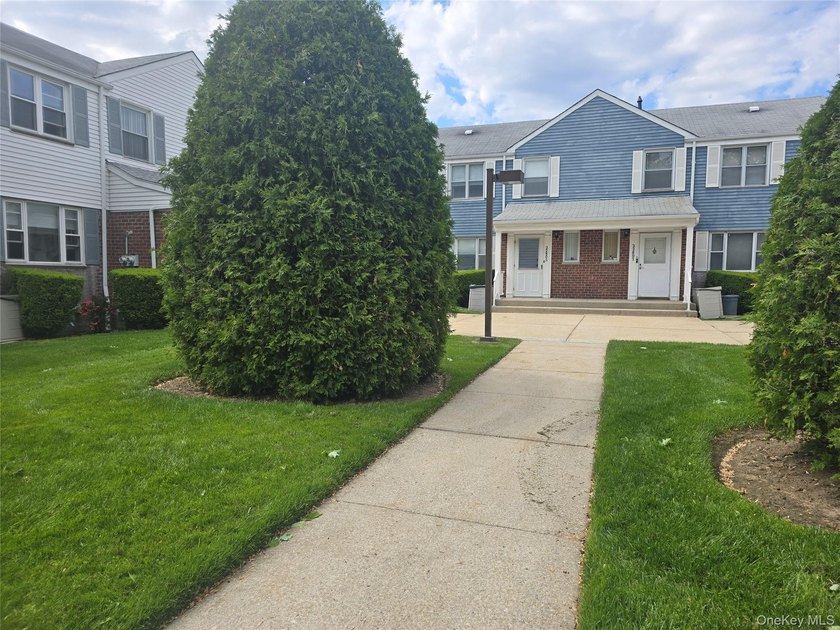 Welcome to this Beatiful 4Bed 3Full Bath duplex-style condo in - Beach Condo for sale in Bayside, New York on Beachhouse.com