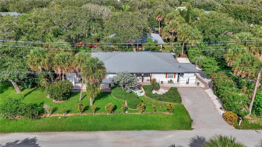 ////OWNER FINANCING////. Excellent investment opportunity in the - Beach Townhome/Townhouse for sale in Vero Beach, Florida on Beachhouse.com