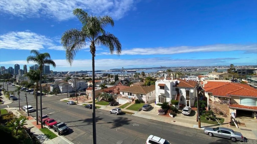 VIEWS, VIEWS, AND MORE VIEWS. A very rare and large 2 bd and 2 - Beach Condo for sale in San Diego, California on Beachhouse.com