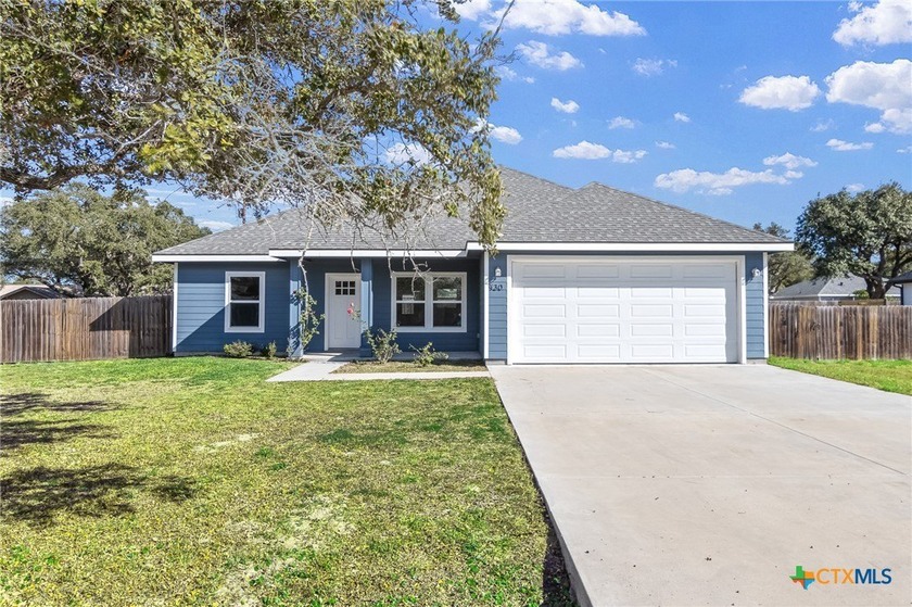 Welcome home to this adorable 3 bedroom, 2 bathroom beauty built - Beach Home for sale in Rockport, Texas on Beachhouse.com