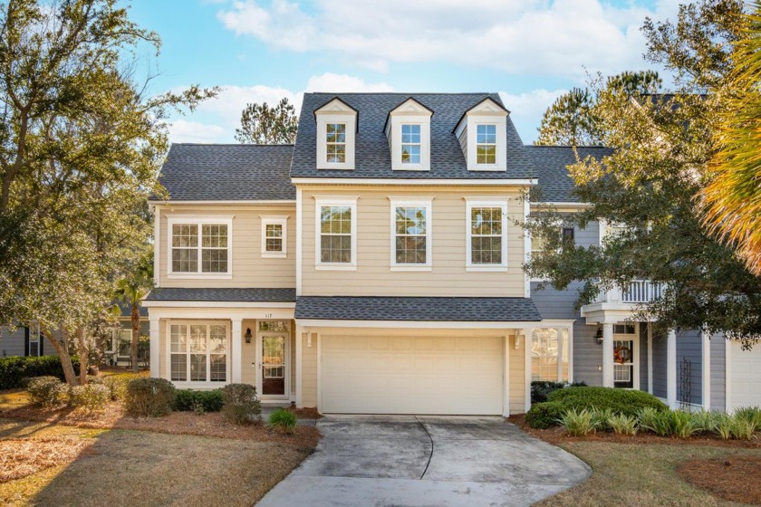 Welcome to 117 Fresh Meadow Lane, a stunning end-unit condo in - Beach Home for sale in Mount Pleasant, South Carolina on Beachhouse.com