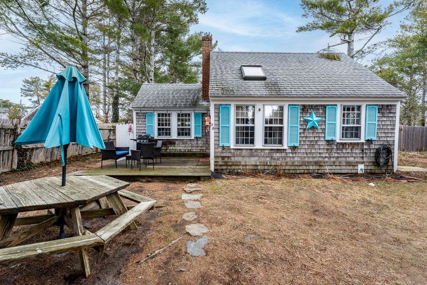 Charming & fully furnished 2-bedroom, 1-bath Cape-style cottage - Beach Home for sale in Dennis Port, Massachusetts on Beachhouse.com
