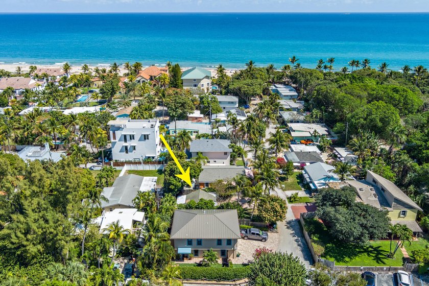 RARE OPPORTUNITY to own this tastefully updated single family - Beach Home for sale in Boynton Beach, Florida on Beachhouse.com