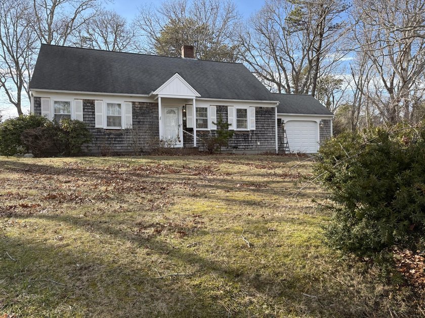 Elegant 3-bedroom, 2-bath Cape in a prime Yarmouth Port location - Beach Home for sale in Yarmouth Port, Massachusetts on Beachhouse.com