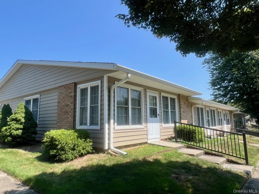 Corner unit Greenbriar with newer vinyl windows. Light and - Beach Condo for sale in Ridge, New York on Beachhouse.com