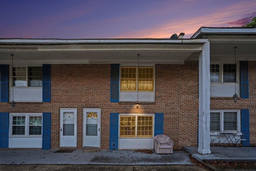 This 2 bedroom 2 full bath townhouse is ideally situated in the - Beach Townhome/Townhouse for sale in Myrtle Beach, South Carolina on Beachhouse.com