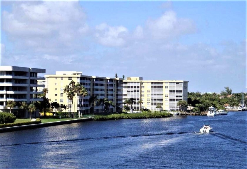An amazing community and an amazing condo. This adorable 2/2 has - Beach Condo for sale in Delray Beach, Florida on Beachhouse.com