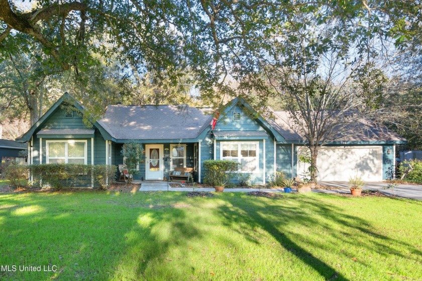 Welcome to this charming 3-bedroom, 2-bathroom split floorplan - Beach Home for sale in Waveland, Mississippi on Beachhouse.com