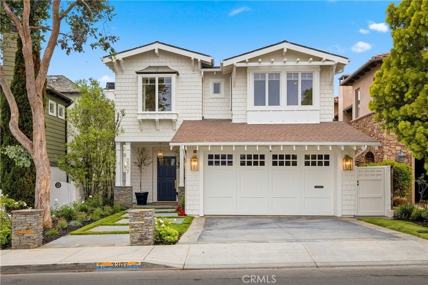 Tucked into one of the most charming and coveted streets in - Beach Home for sale in Manhattan Beach, California on Beachhouse.com