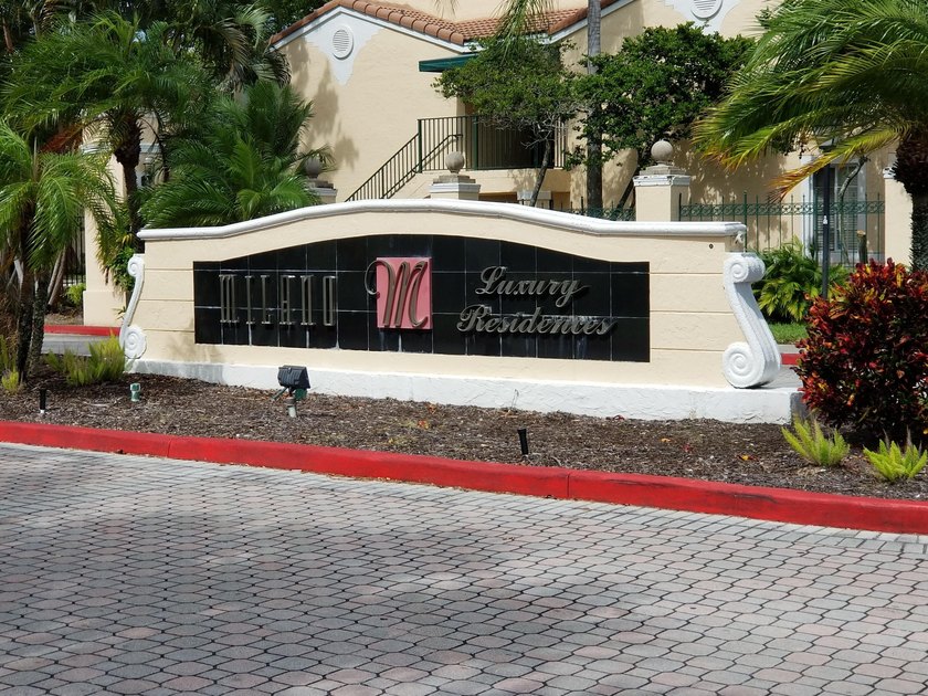 Beautiful corner unit, Townhouse located next to the clubhouse - Beach Townhome/Townhouse for sale in West Palm Beach, Florida on Beachhouse.com
