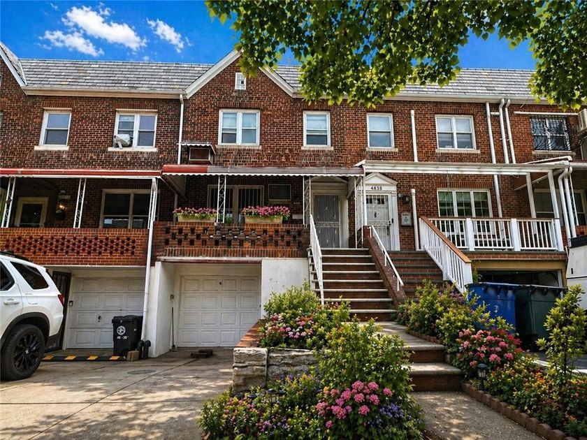 Welcome to this charming well-maintained 3-story, single-family - Beach Home for sale in Long Island City, New York on Beachhouse.com