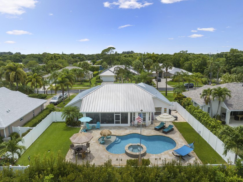 Step into instant bliss w/this stunning 3-bdrm, 2-bath home - Beach Home for sale in Vero Beach, Florida on Beachhouse.com