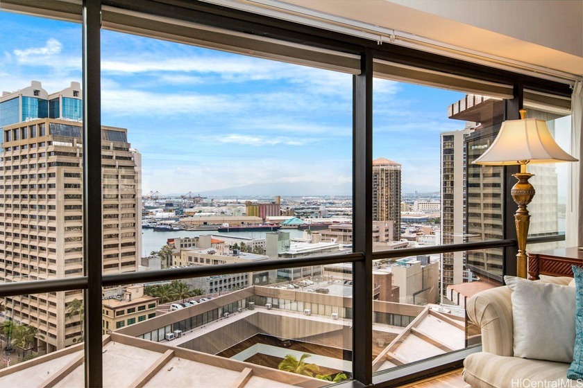 THE ONLY LEGAL SHORT-TERM DAILY RENTAL CONDO-HOTEL in the heart - Beach Condo for sale in Honolulu, Hawaii on Beachhouse.com