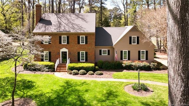 This move-in ready house has all the appeal of a classic - Beach Home for sale in Williamsburg, Virginia on Beachhouse.com