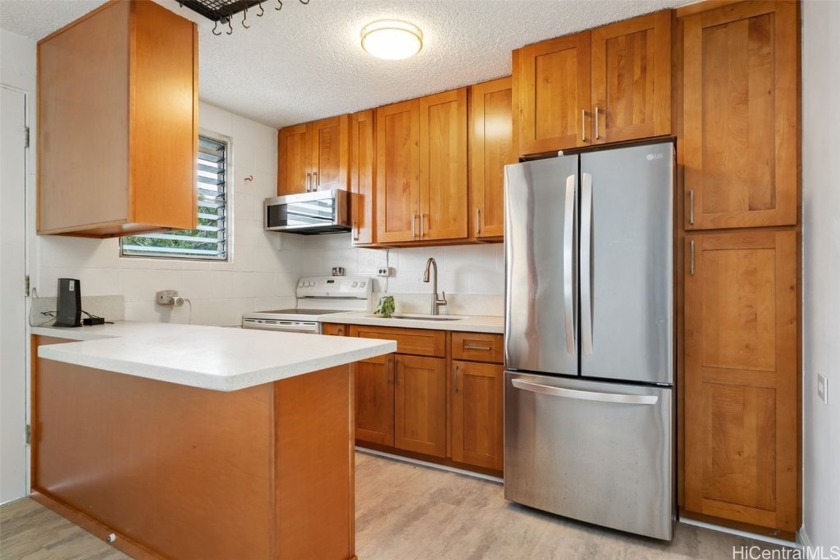 Cozy and modernized 1 bedroom unit with washer/dryer and water - Beach Condo for sale in Honolulu, Hawaii on Beachhouse.com