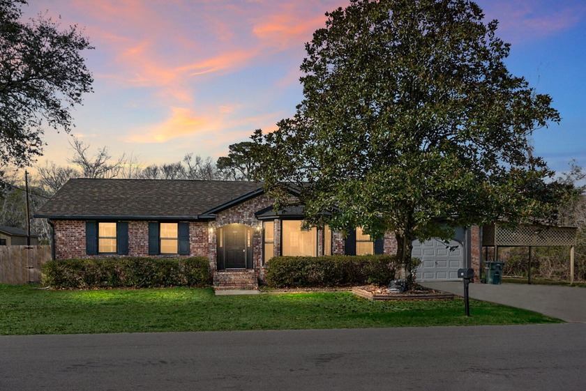 Welcome to 1142 Brookside Drive in Hanahan! This well-located - Beach Home for sale in Hanahan, South Carolina on Beachhouse.com