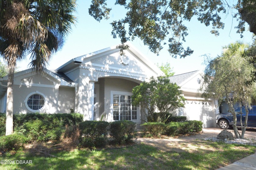 Beautiful 3 bedroom, 2 bath home overlooking the large retention - Beach Home for sale in Palm Coast, Florida on Beachhouse.com