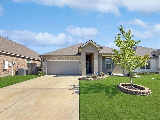Stunning Modern Retreat! Built in 2021, this 4-bedroom, 2-bath - Beach Home for sale in Slidell, Louisiana on Beachhouse.com