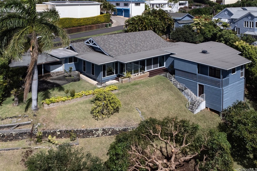On a hilltop terrace of Pacific Hts, overlooking the ocean - Beach Home for sale in Honolulu, Hawaii on Beachhouse.com