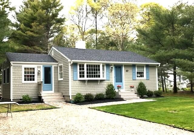 Lovely 4-bedroom, 2 full-bath expanded ranch on large, level lot - Beach Home for sale in Cotuit, Massachusetts on Beachhouse.com