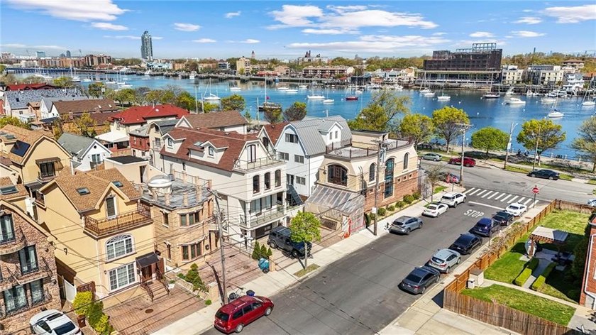 READY TO ELEVATE YOUR LIFESTYLE? Welcome to 118 Oxford Street in - Beach Home for sale in Brooklyn, New York on Beachhouse.com